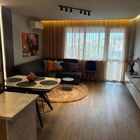 & Sunny Cherry Apartment Warna